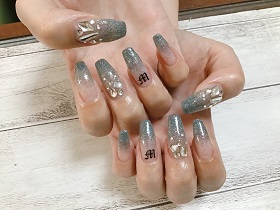 		ジェル。グレーグラデにストーン。