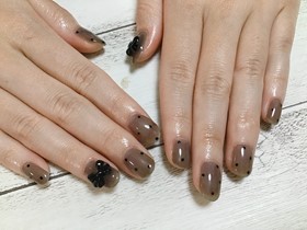 		ジェル。黒ドット。
