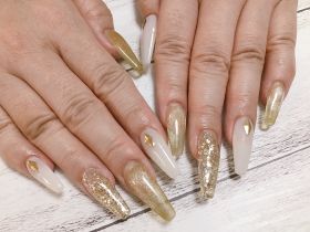 スカルプチュア。ゴールド。